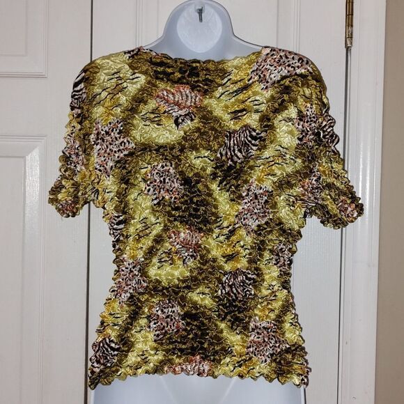 Short sleeve popcorn bubble stretch top One Size - Picture 3 of 3